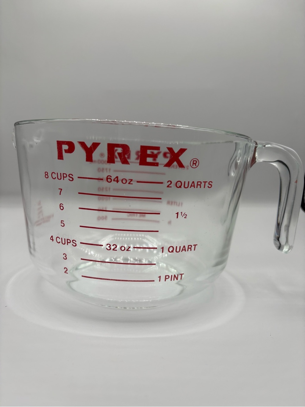 Vintage PYREX 8 cup, 2 liters 564 LARGE Red lettering EXCELLENT - Picture 2 of 11